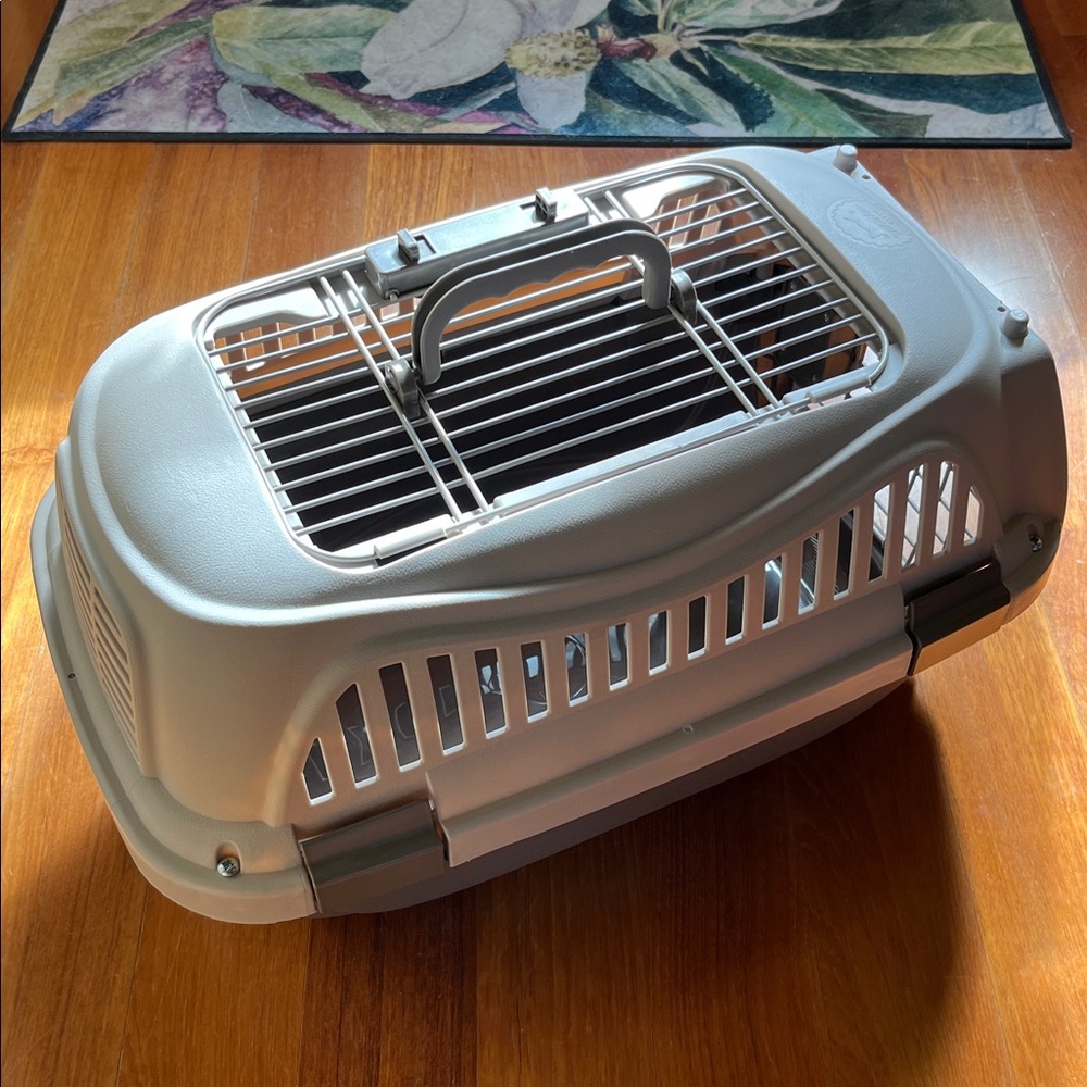 Whisker City Pet Carrier - Picture 5 of 8